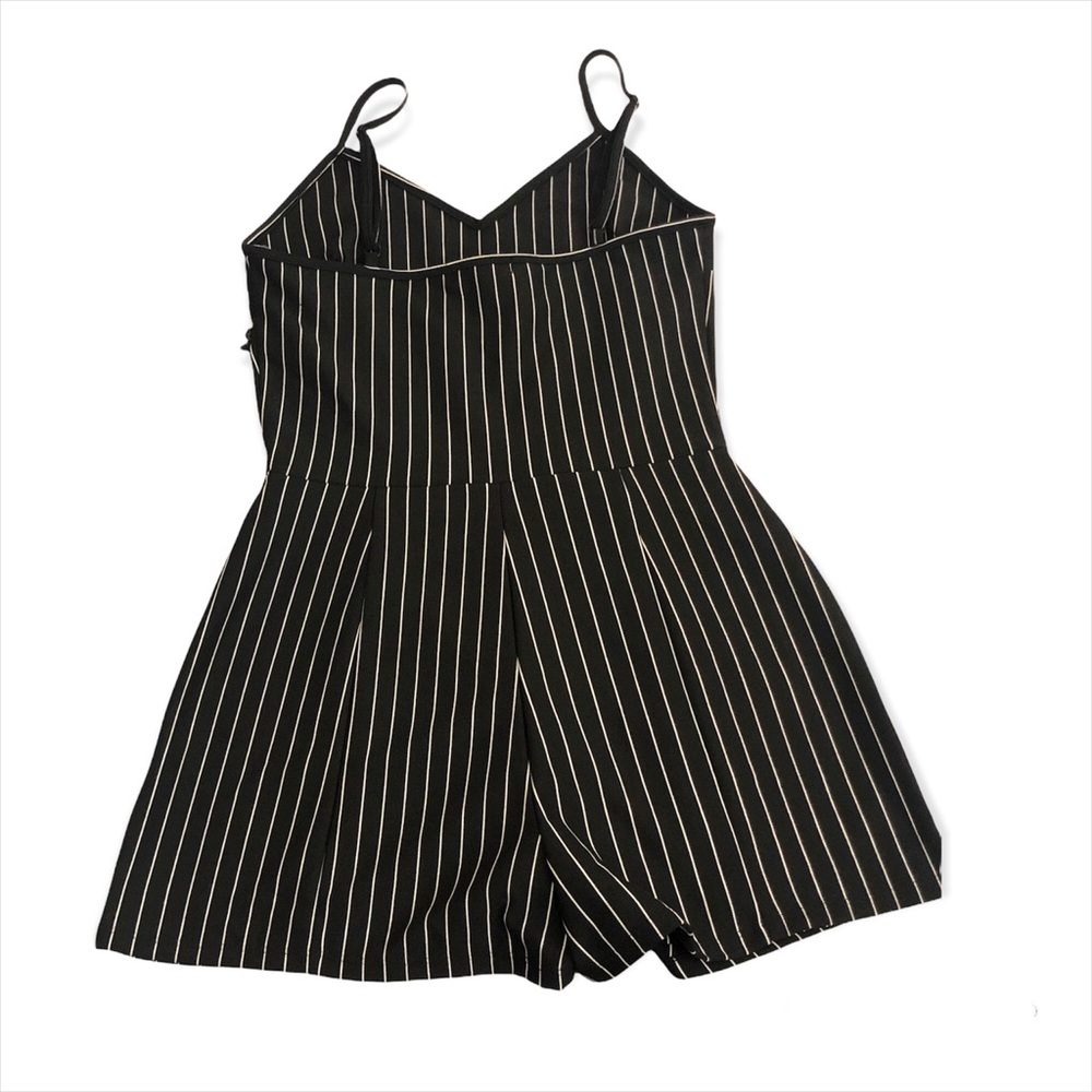 Romper NWT - Picture 2 of 3